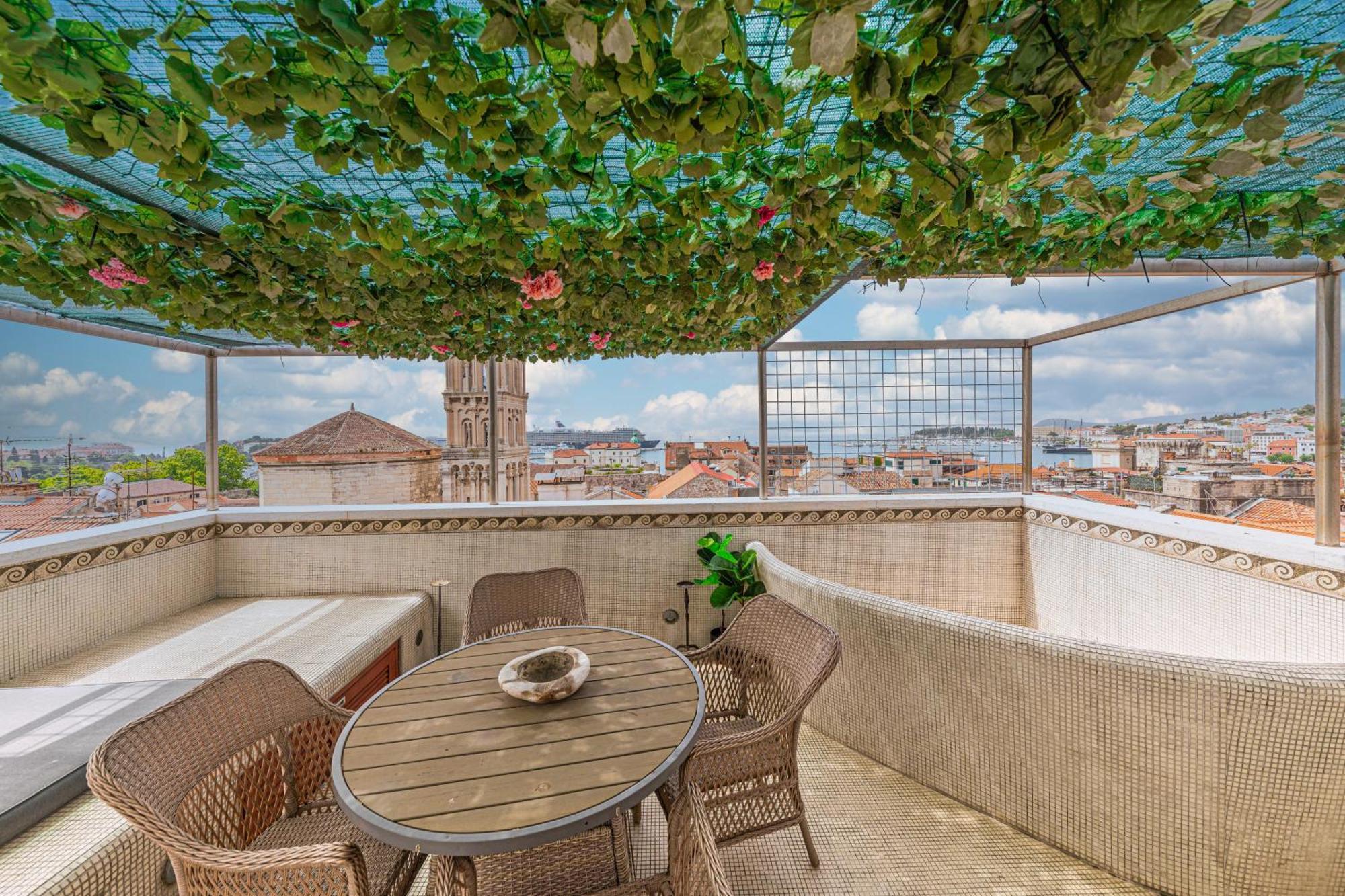 Ferienwohnung Augubio Penthouse Split Exterior foto