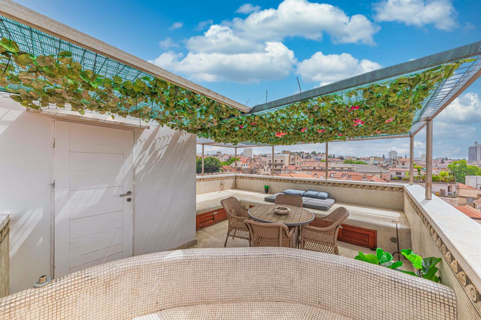 Ferienwohnung Augubio Penthouse Split Exterior foto